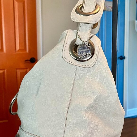 NEW Beautiful Winter White Big Buddha Vegan Leather Hobo Bag W/ Silver Hardware - Picture 4 of 9